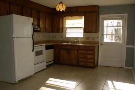 Kitchen - 124 Hunter Dr