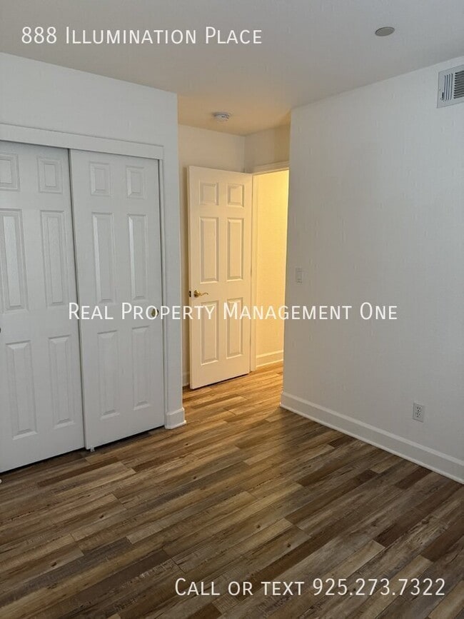 Building Photo - 888 Illumination Pl