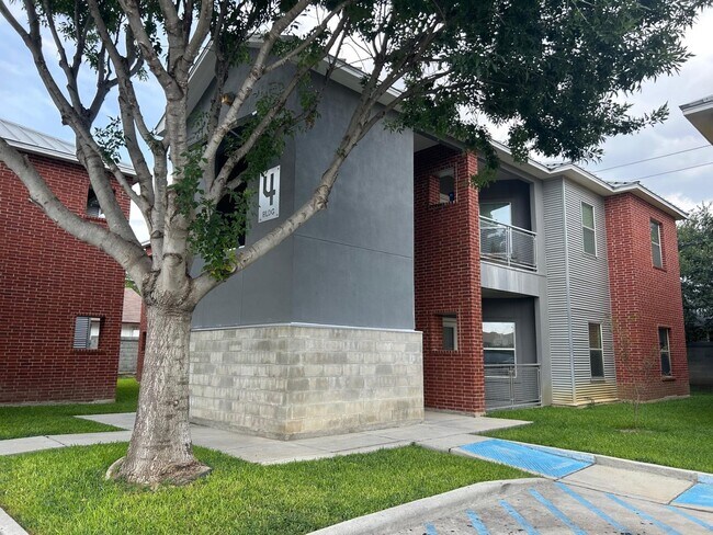 Building Photo - 501 Shiloh Dr