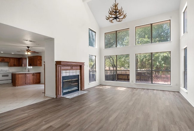 Building Photo - 1800 Mountain View Ct