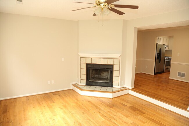 Building Photo - 3 Bedroom Townhouse in Minor Hill