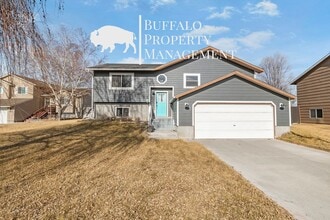 Building Photo - Spacious 6-Bedroom Home with Garden Oasis in Idaho Falls