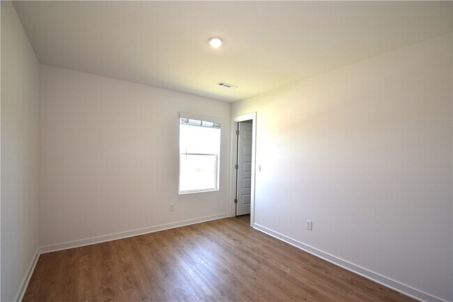 Building Photo - 577 Nevada St