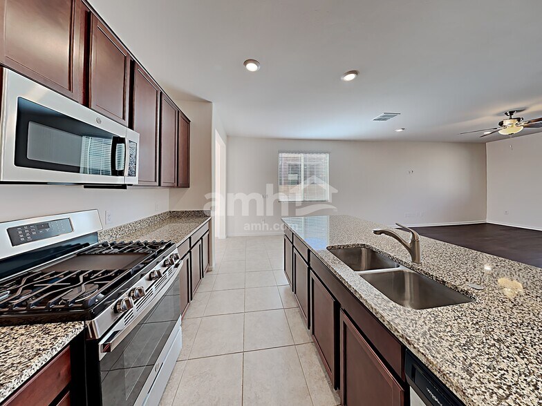 Building Photo - 6872 Corte Casa Elegante