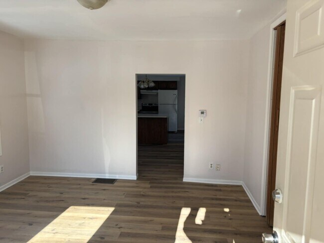 Building Photo - 1318 Benton St