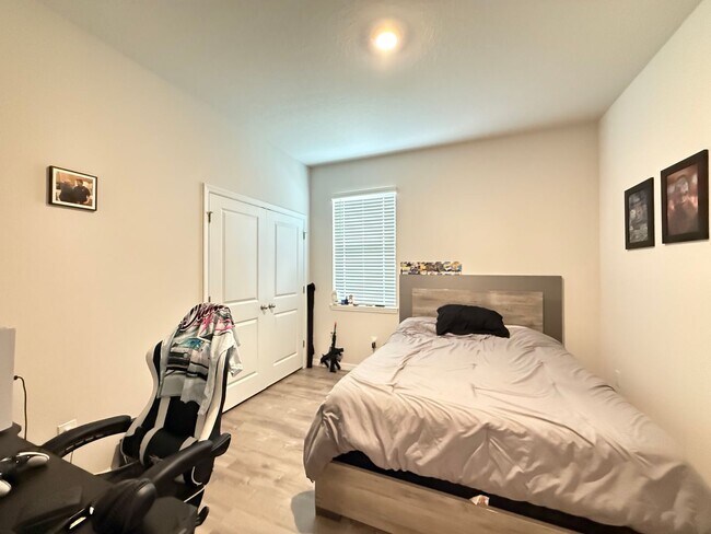 Building Photo - 4 Bedrooms, 2.5 Baths Coming Soon!