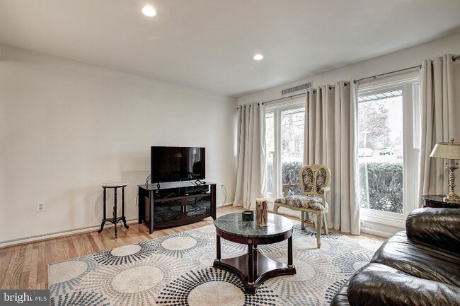 Building Photo - 4700 Parkman Ct