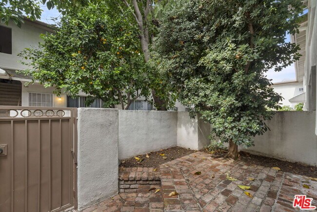 Building Photo - 18555 Collins St