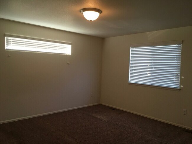 Building Photo - Beautiful 4 Bedroom Two-Story Home in Windsor!