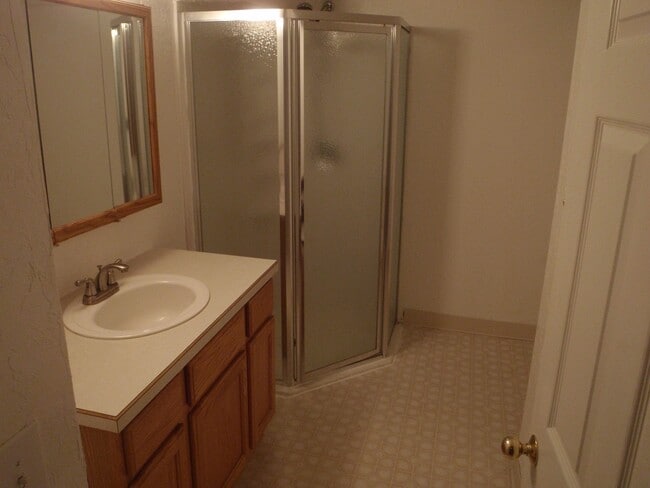 Building Photo - Two story, 7 Bedroom 2 Bath House on South Hill!