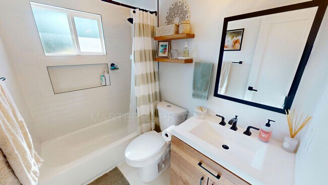 Building Photo - Beautiful Home In Costa Mesa