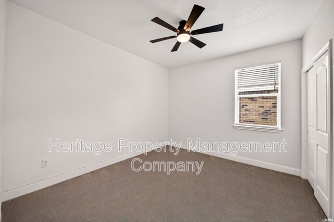 Building Photo - 7915 Cenote Dr
