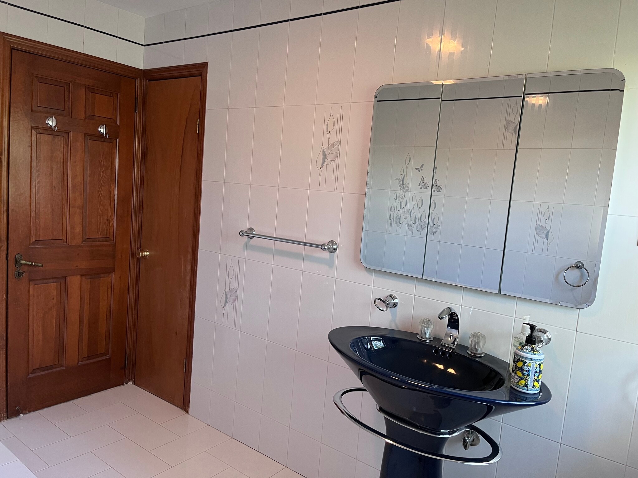 bathroom on 2nd level with bidet, pedestal sink and linen closet - 239 Kingston Ave