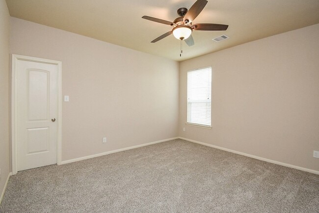 Building Photo - 4215 Mill Oak Dr