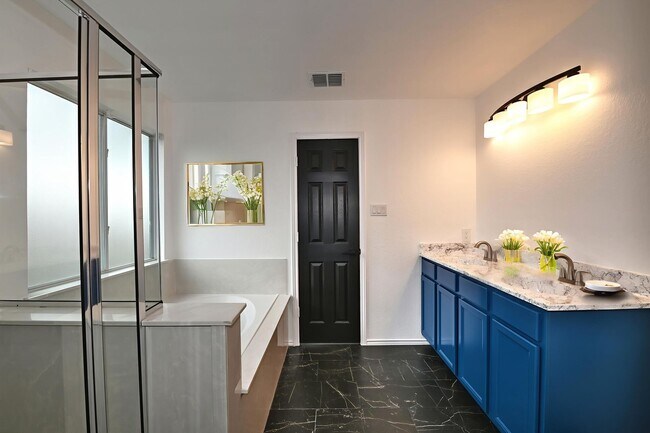 Building Photo - 5 bed | 3 bath | Corner lot | Fully remode...