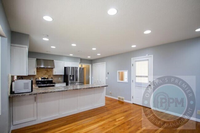 Building Photo - Beautiful and Spacious 3 Bd/3Ba with finished basement