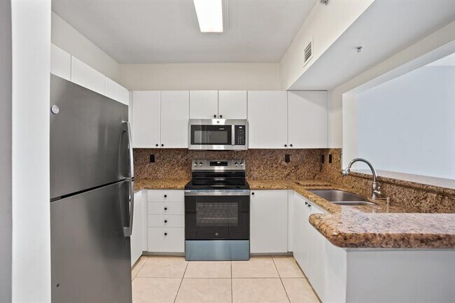 Building Photo - 3020 NE 32nd Ave