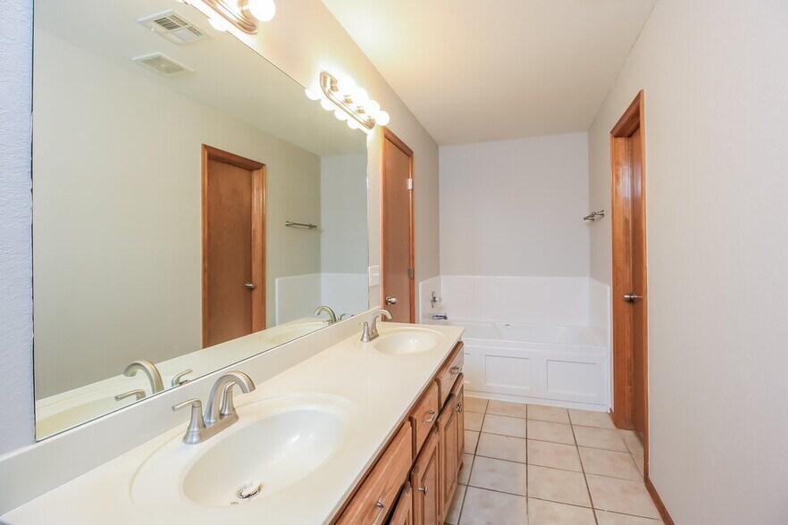 Building Photo - 528 NW 174th St