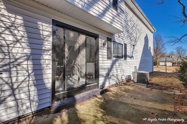 Building Photo - 638 Dordan Ct