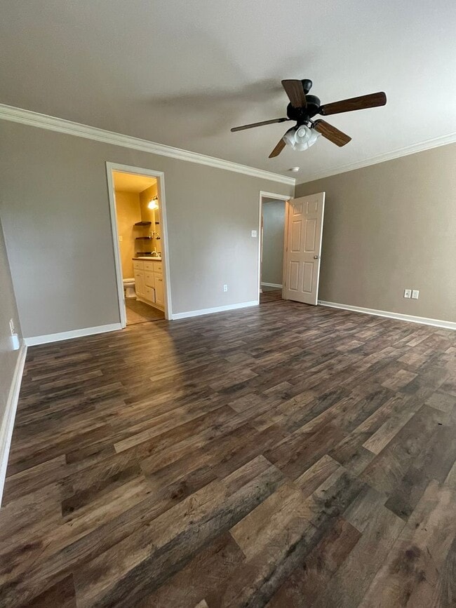 Building Photo - Convenient Sherwood Location