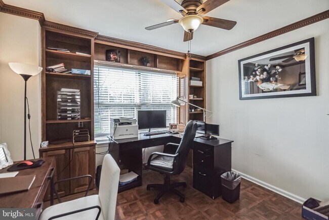 Building Photo - 1855 Creekview Ln