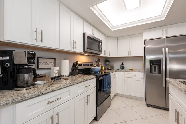 Building Photo - 4949 N Highway A1A