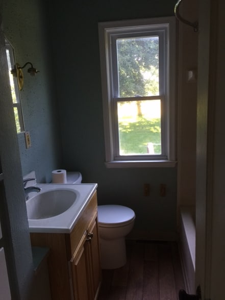 Building Photo - 4420 Van Atta Rd