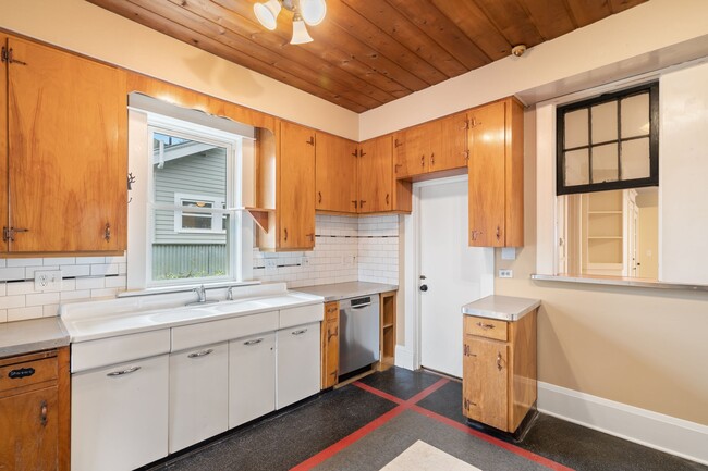 Building Photo - 4036 SE 63rd Ave