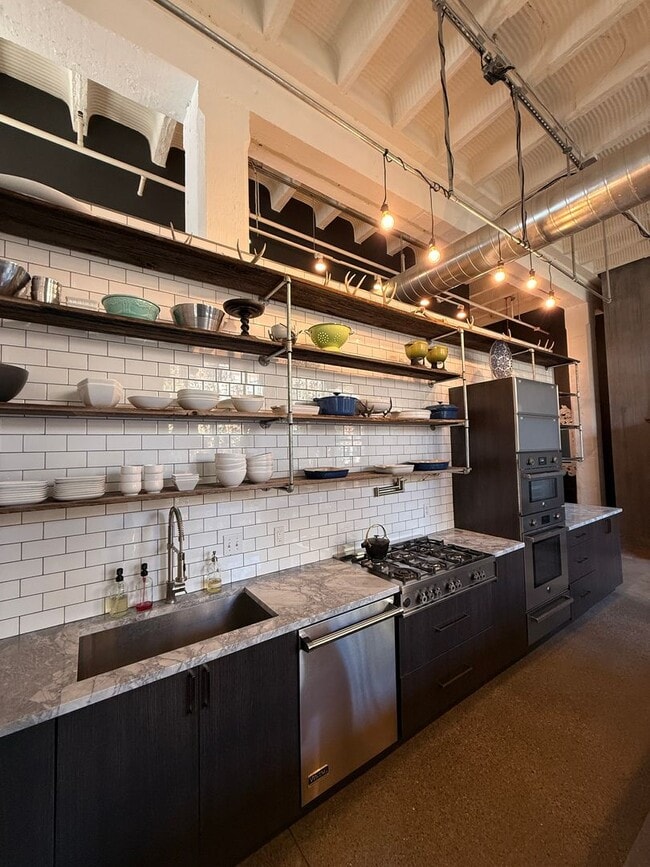 Building Photo - Fully Furnished!! Ready NOW! Sleek & Modern