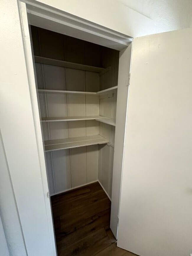 Building Photo - Studio in Downtown Ventura, close to beach!