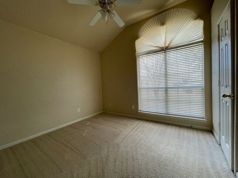 Building Photo - 6100 Alexus Dr