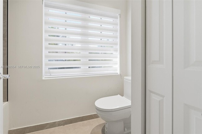 Building Photo - 3135 NE 211th St