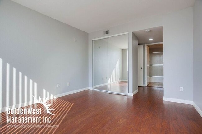 Building Photo - Charming 2Bdm 2Ba Condo in The Venetian Co...