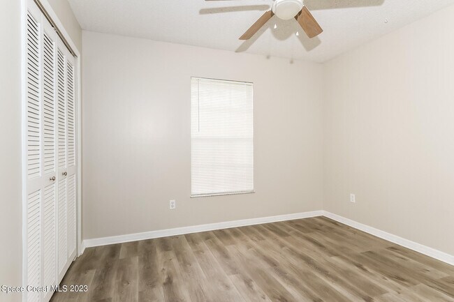 Building Photo - 2307 SW Kent Cir