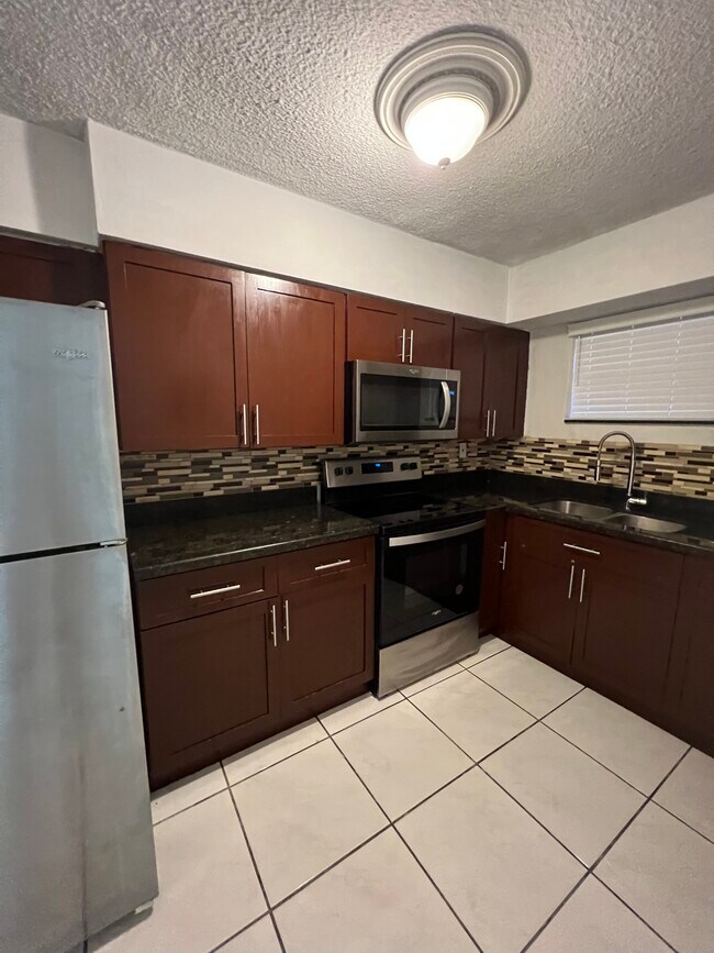 Building Photo - 2498 SW 17th Ave