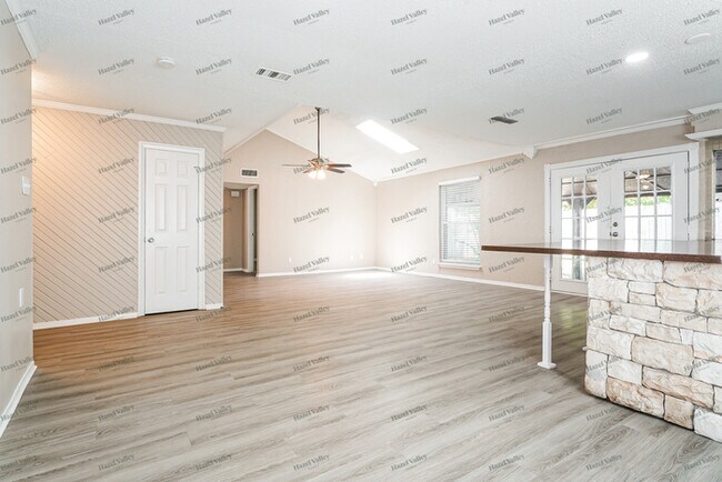 Building Photo - 606 E Springdale Ln