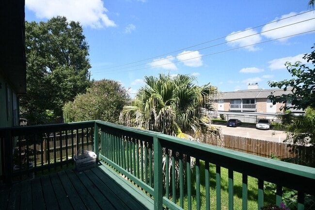 Building Photo - 379 Richvale Ln