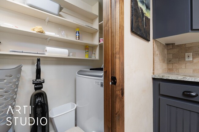 Building Photo - Furnished 3 Bedroom, 2 Bathroom Condo at T...