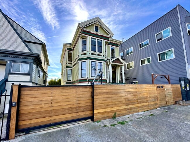 Building Photo - 817 Foothill Blvd