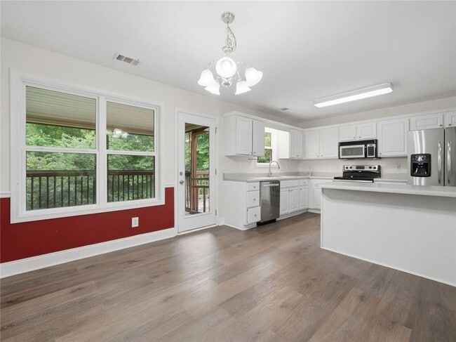Building Photo - 166 Cove Hill