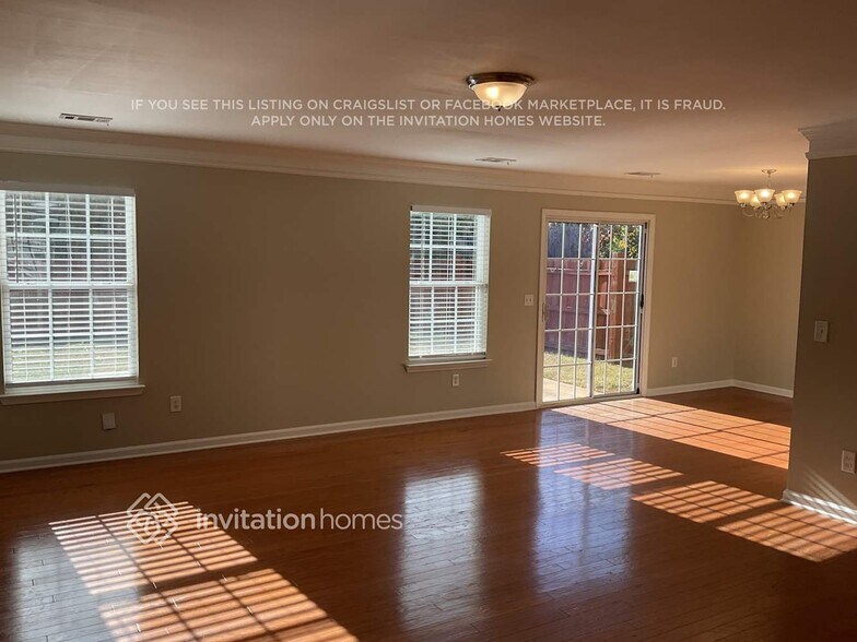 Building Photo - 2440 Sheldon Pl