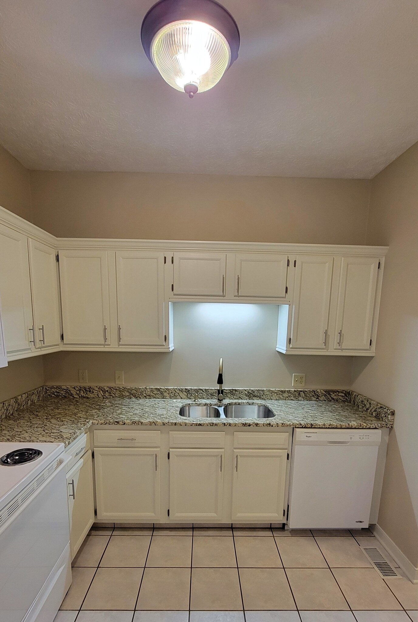 Building Photo - 2158 Kenyon St. N.E.