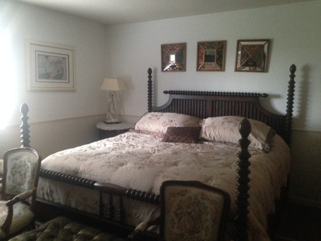 A Bedroom Photo in the Building - 731 Old Grand Ave