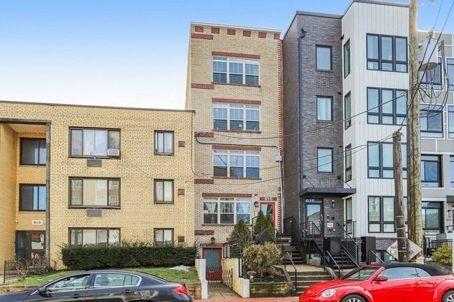 Building Photo - 816 Kennedy St NW