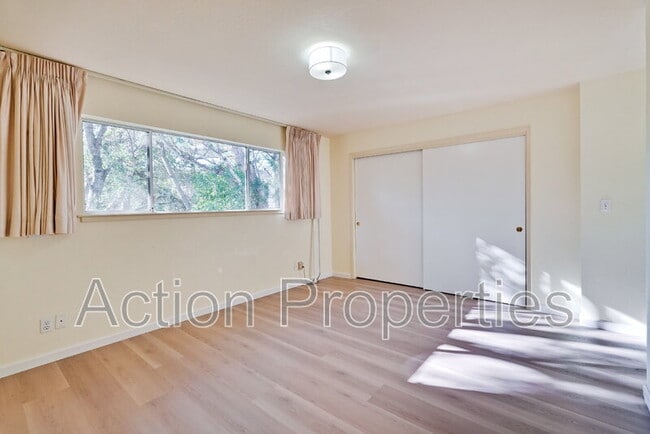 Building Photo - 3322 Shasta Dr