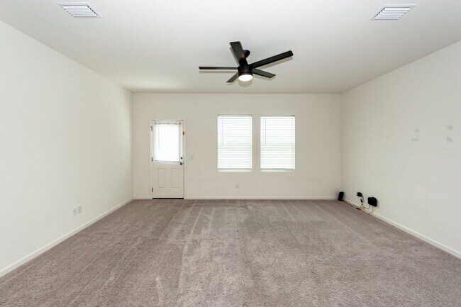 Building Photo - 713 Pisces Ln