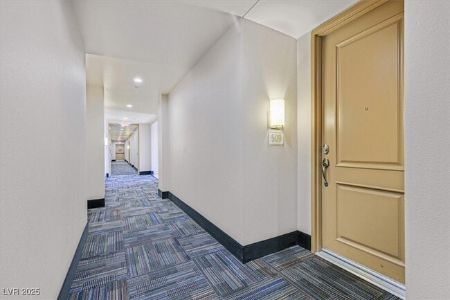 Building Photo - 31 E Agate Ave