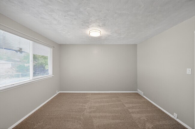 Building Photo - 26 Newland Ct