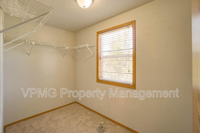 Building Photo - 5502 NE 89th Ave