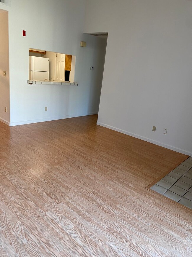 Building Photo - 2 bed 2 bath Condo in Park Almaden available now!